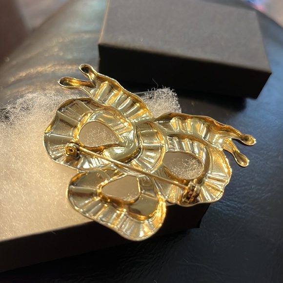 Vintage Gold Tone Bow Pin. - Picture 2 of 5